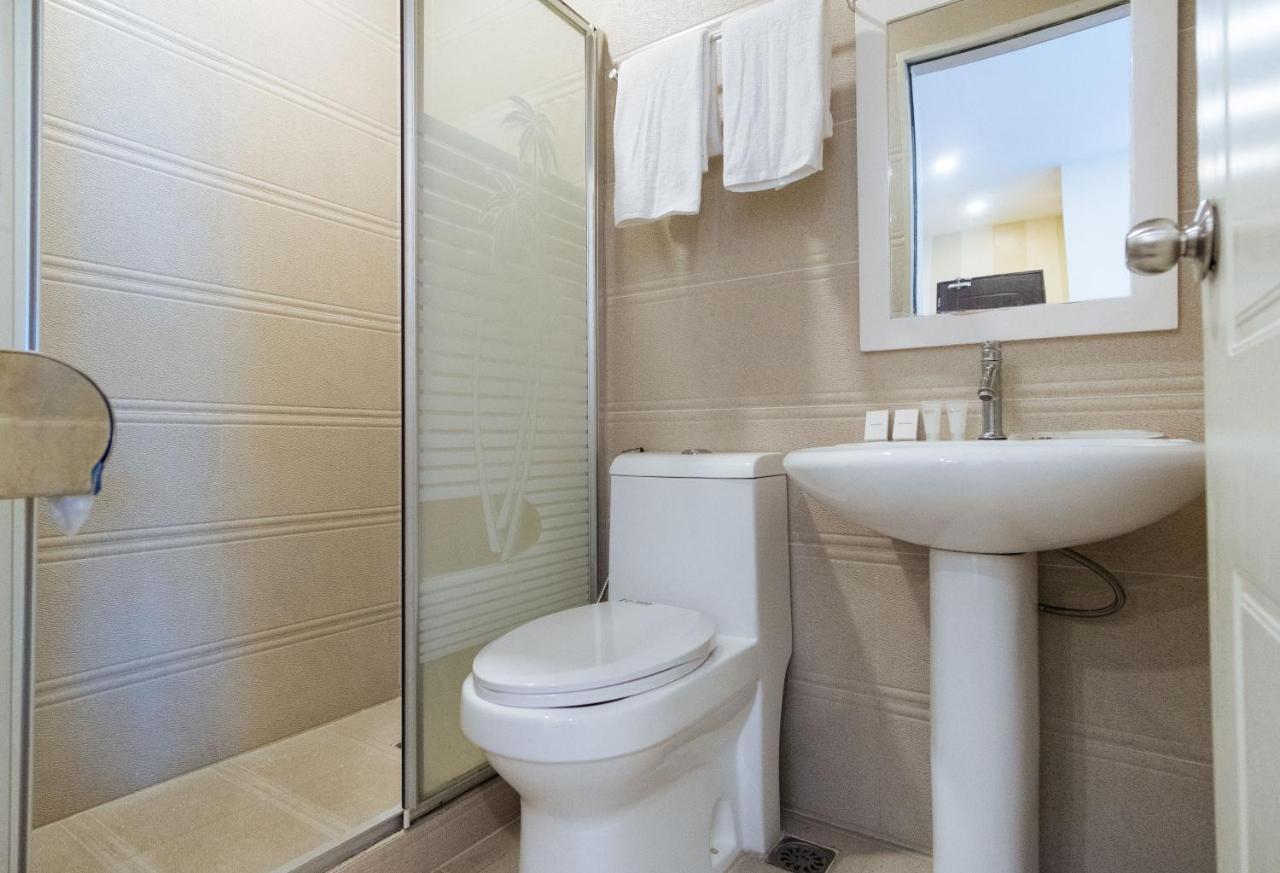 Northpointe Residences Манила Екстериор снимка
