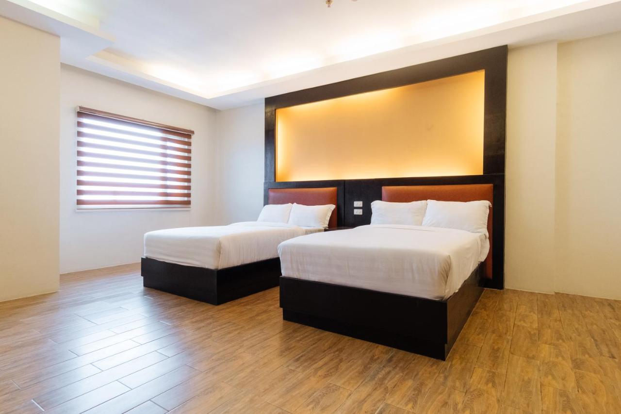 Northpointe Residences Манила Екстериор снимка