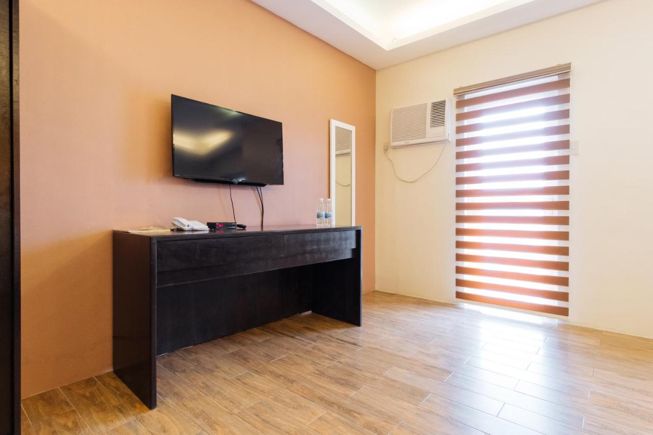 Northpointe Residences Манила Екстериор снимка